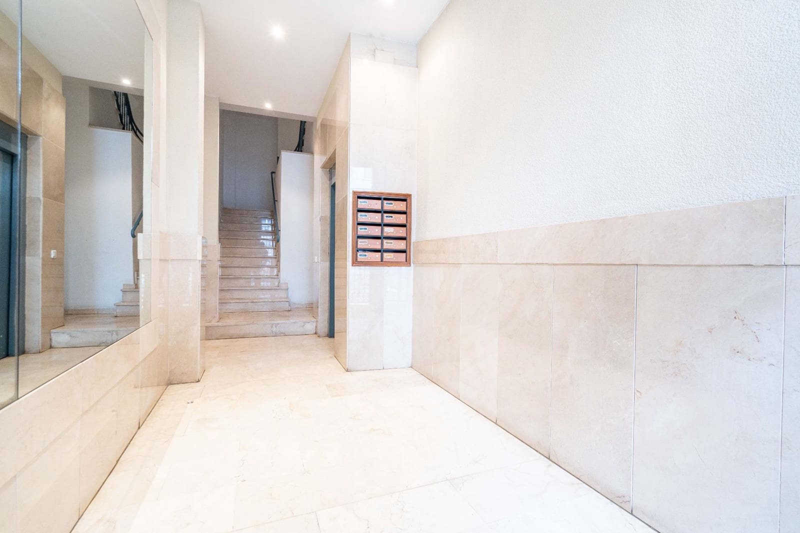 3 bedroom Flat for sale in Valencia city - € 320,000 (Ref: 9437572)