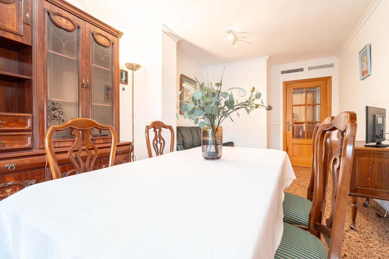3 bedroom Flat for sale in Valencia city - € 320,000 (Ref: 9437572)