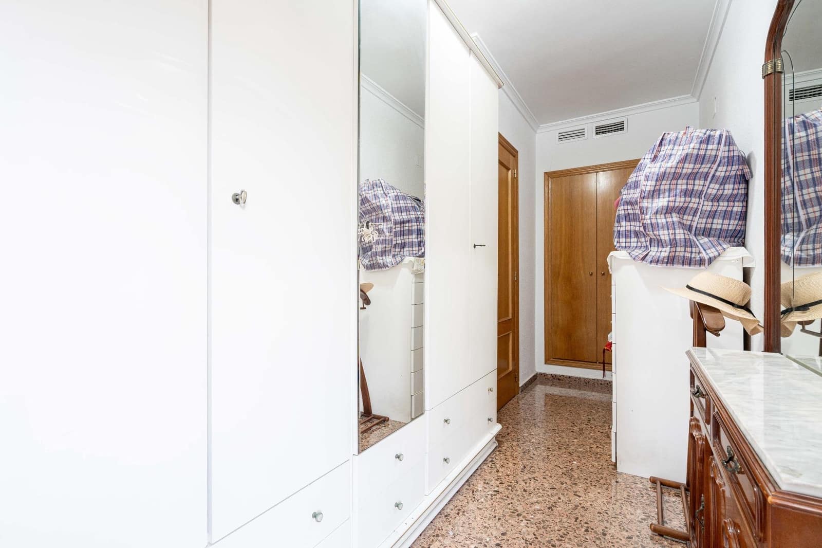 3 bedroom Flat for sale in Valencia city - € 320,000 (Ref: 9437572)