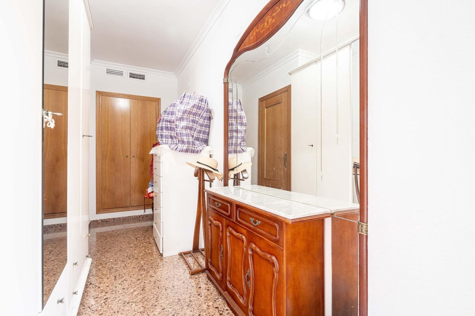 3 bedroom Flat for sale in Valencia city - € 320,000 (Ref: 9437572)