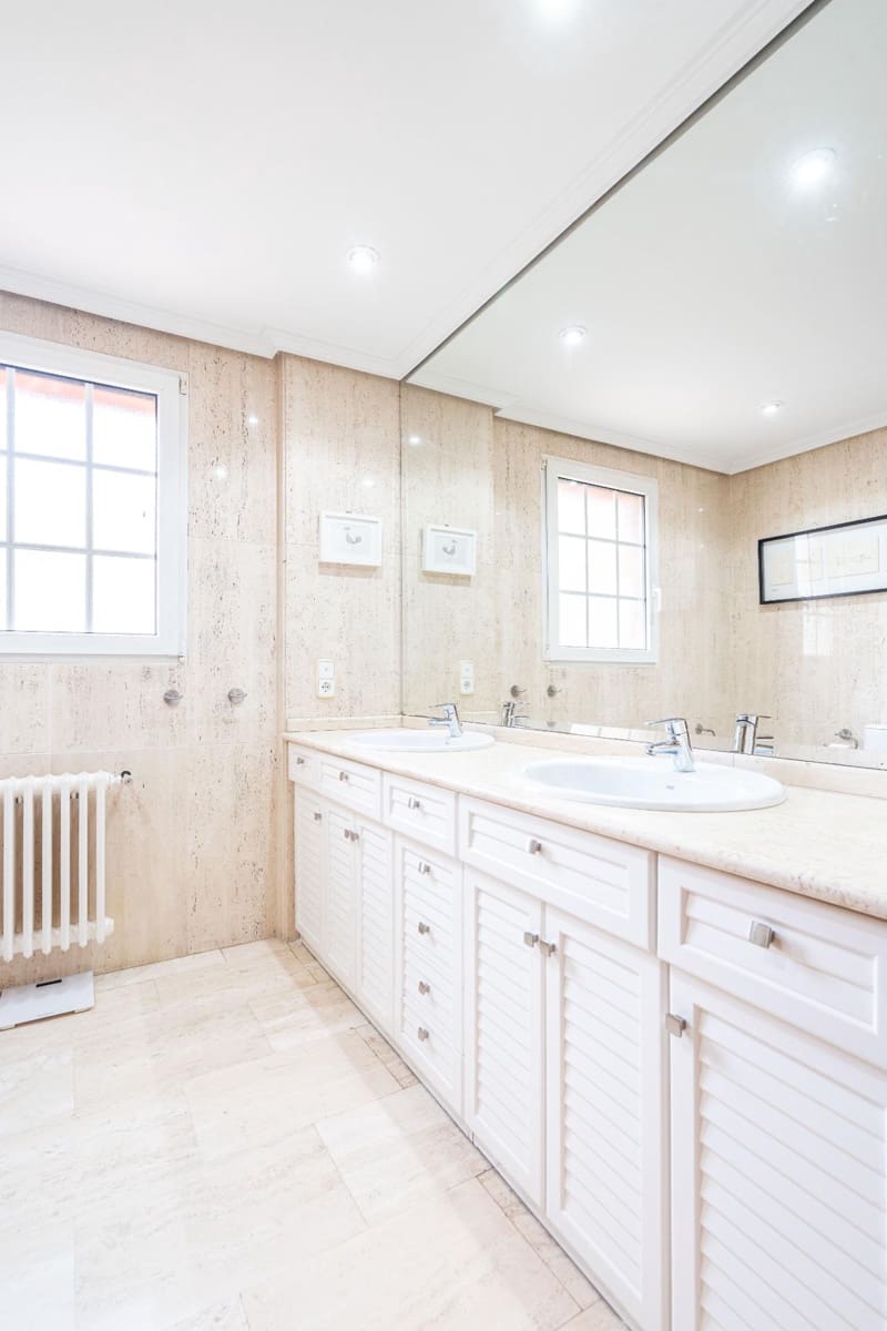 5 soveværelse Villa til salg i Canals med swimmingpool garage - € 699.000 (Ref: 9437574)