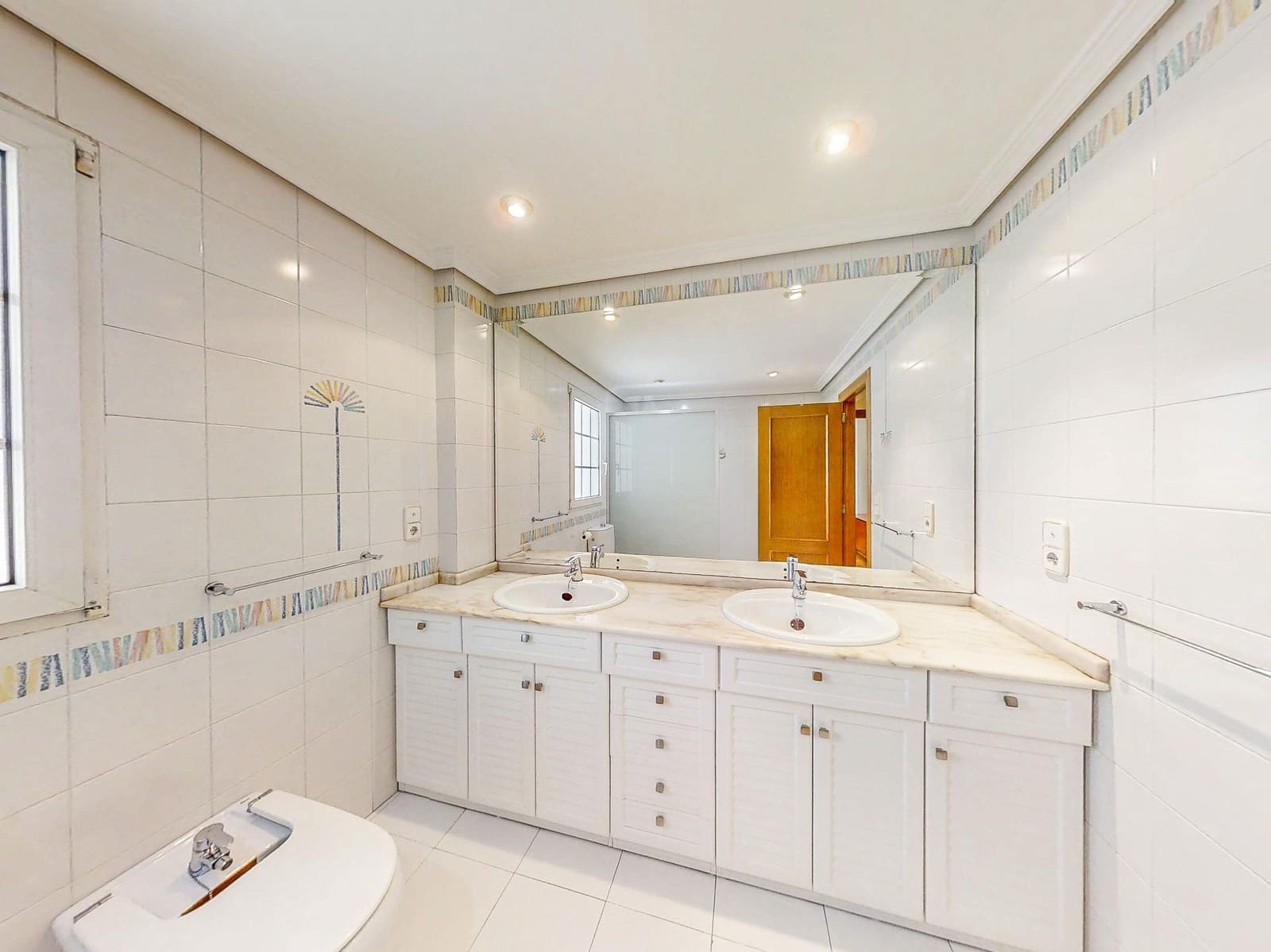 5 soveværelse Villa til salg i Canals med swimmingpool garage - € 699.000 (Ref: 9437574)