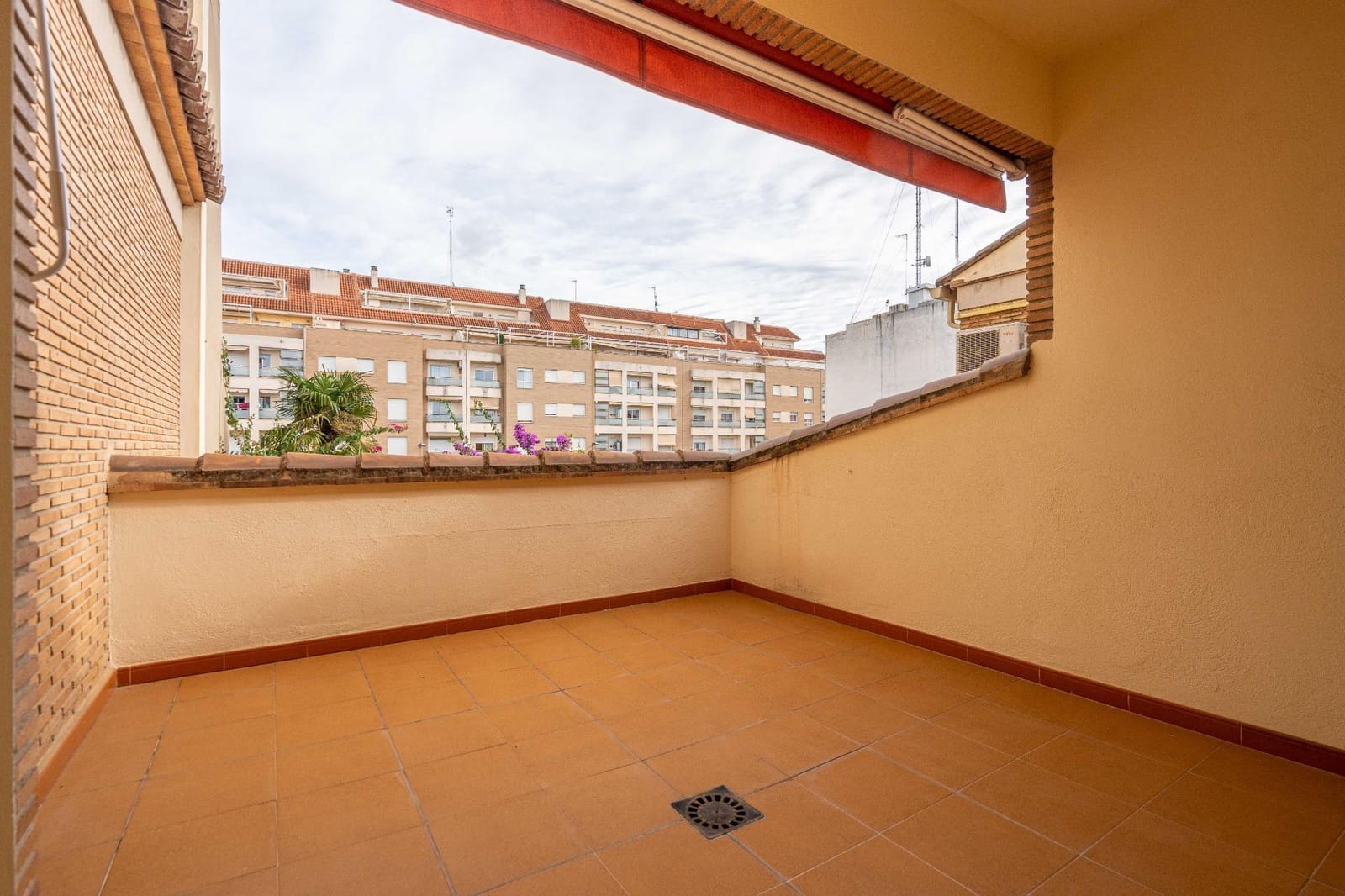 5 soveværelse Villa til salg i Canals med swimmingpool garage - € 699.000 (Ref: 9437574)