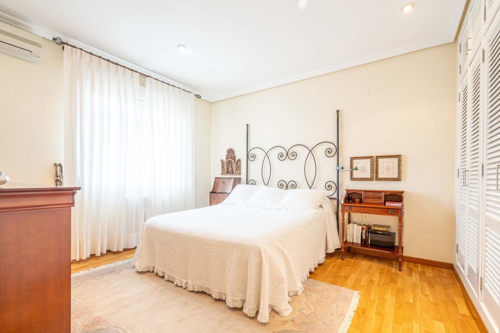 5 soveværelse Villa til salg i Canals med swimmingpool garage - € 699.000 (Ref: 9437574)