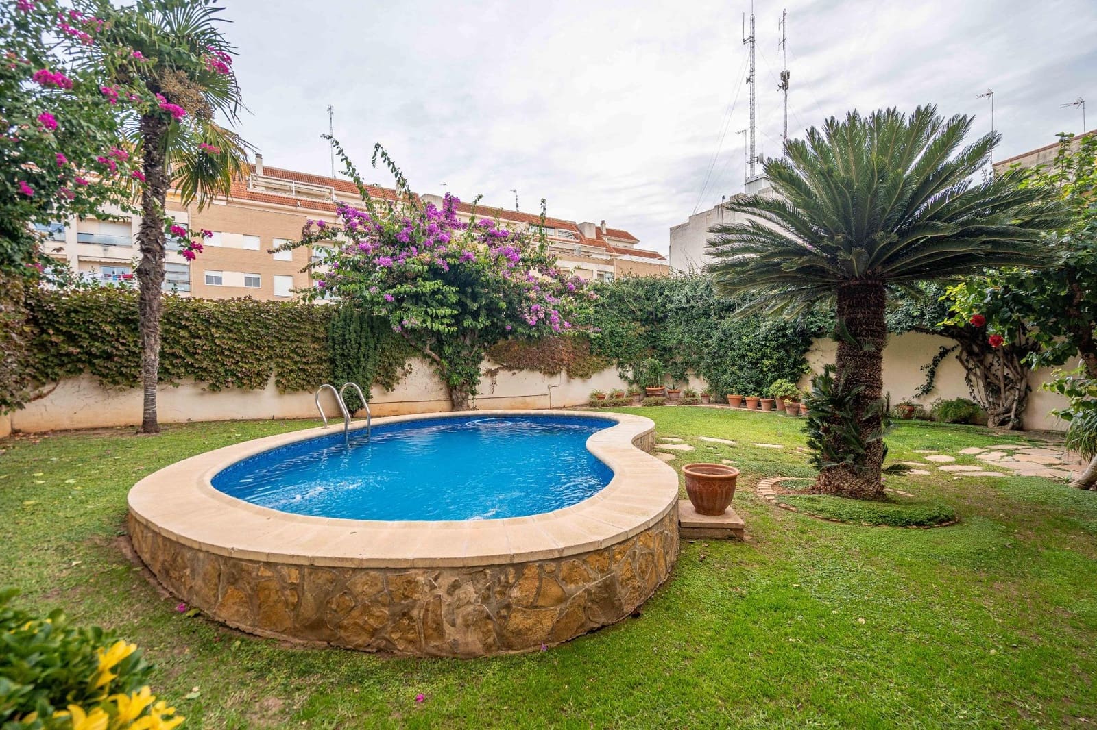 5 soveværelse Villa til salg i Canals med swimmingpool garage - € 699.000 (Ref: 9437574)