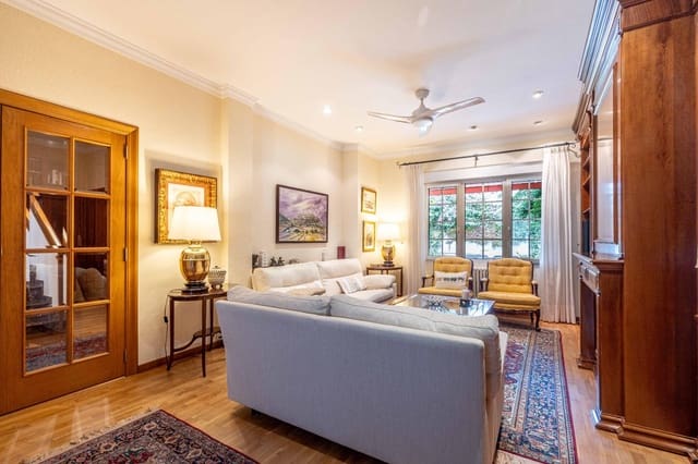 5 soveværelse Villa til salg i Canals med swimmingpool garage - € 699.000 (Ref: 9437574)