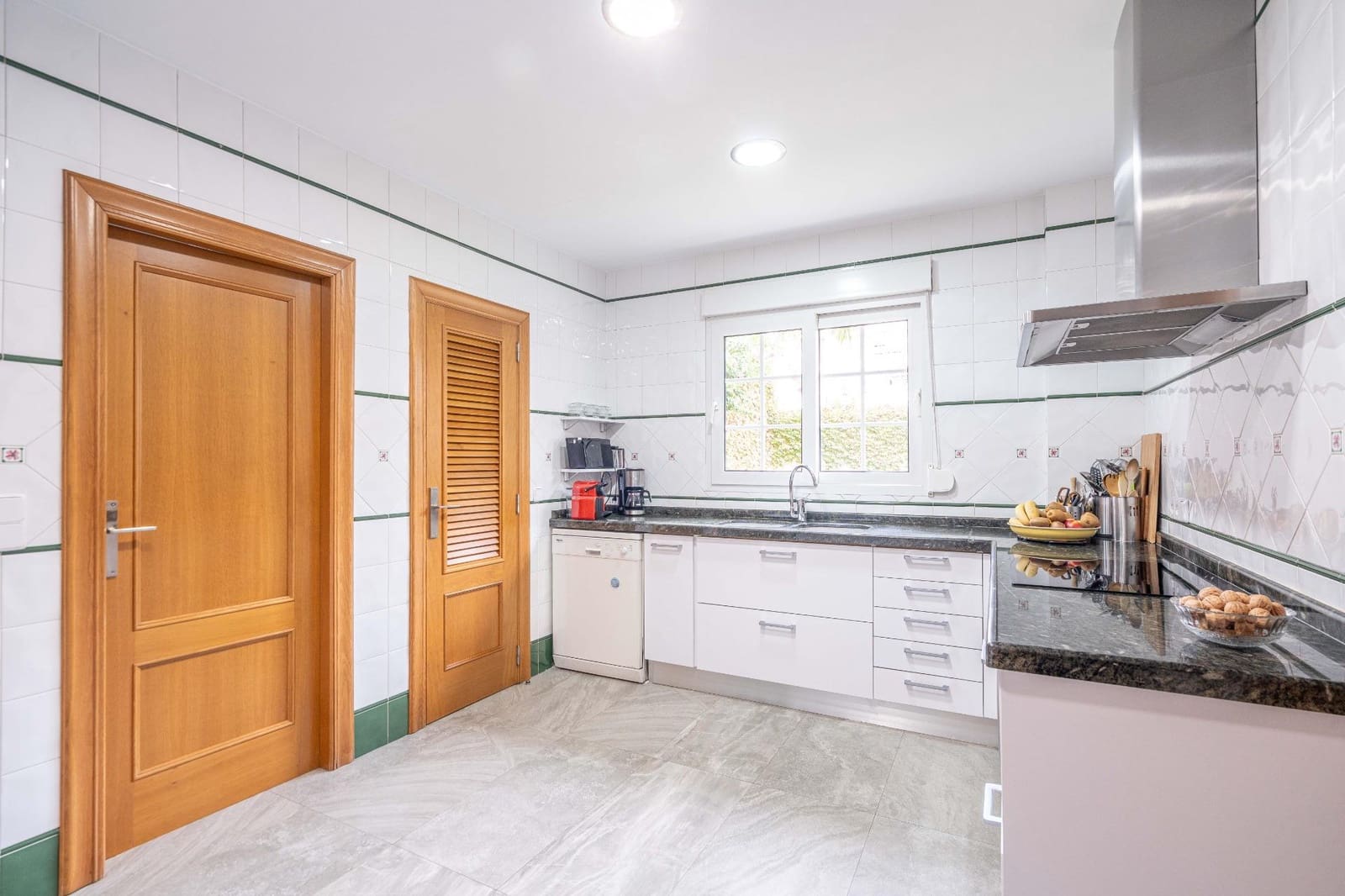 5 soveværelse Villa til salg i Canals med swimmingpool garage - € 699.000 (Ref: 9437574)