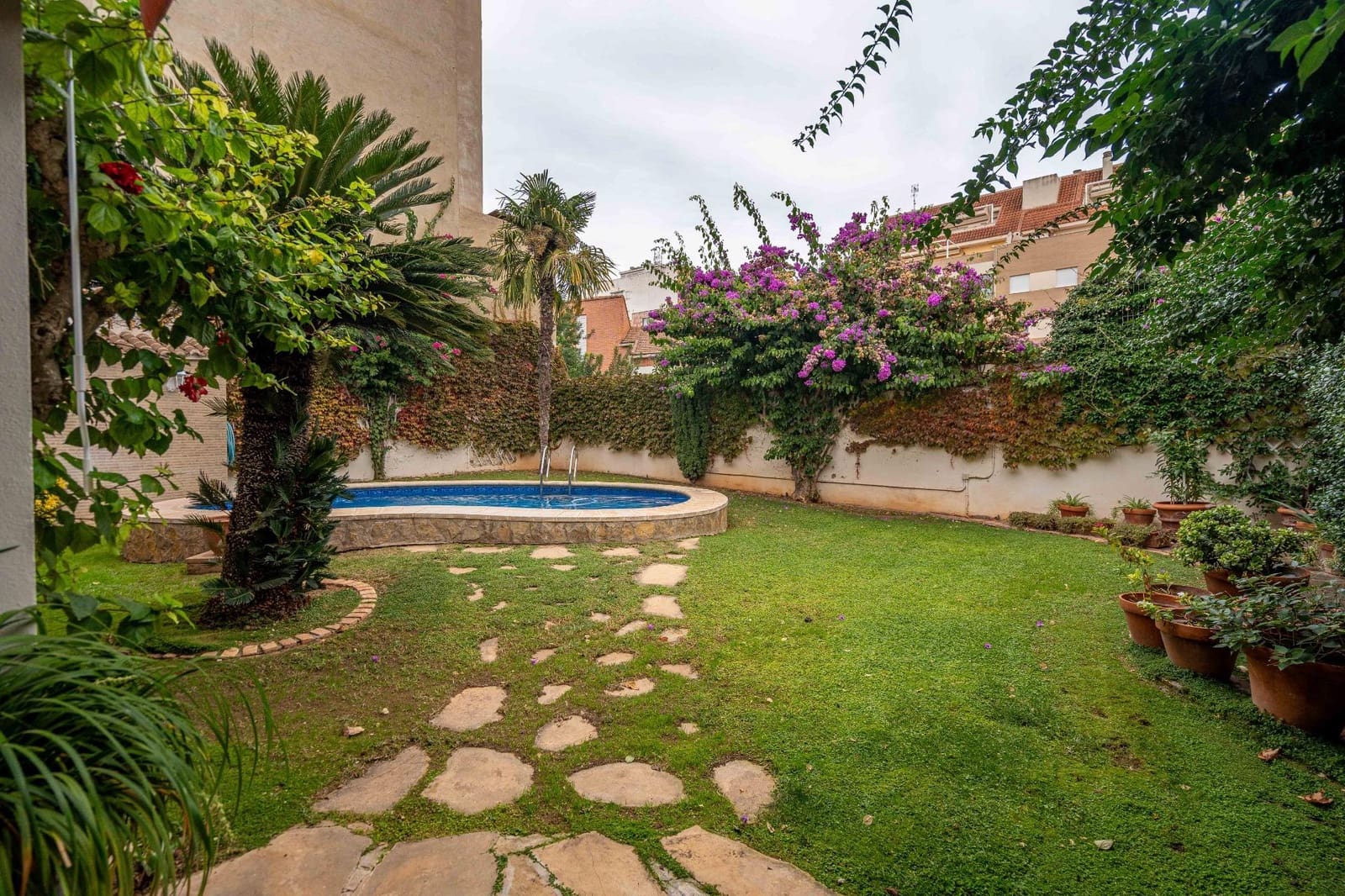 5 soveværelse Villa til salg i Canals med swimmingpool garage - € 699.000 (Ref: 9437574)