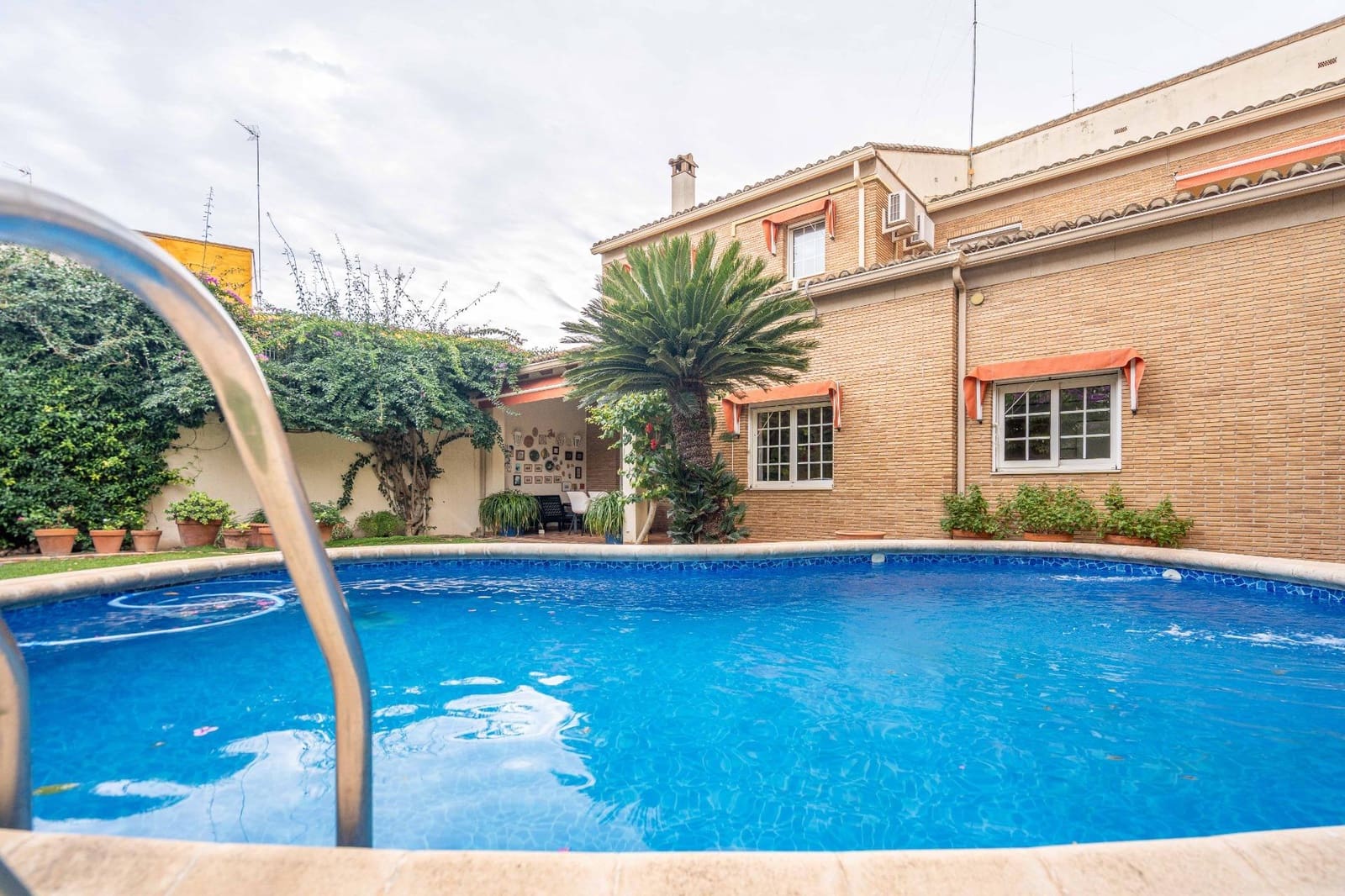 5 soveværelse Villa til salg i Canals med swimmingpool garage - € 699.000 (Ref: 9437574)