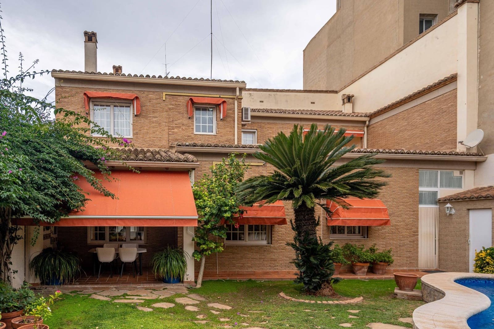 5 soveværelse Villa til salg i Canals med swimmingpool garage - € 699.000 (Ref: 9437574)