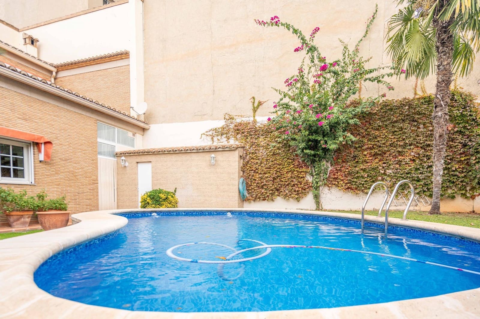 5 soveværelse Villa til salg i Canals med swimmingpool garage - € 699.000 (Ref: 9437574)