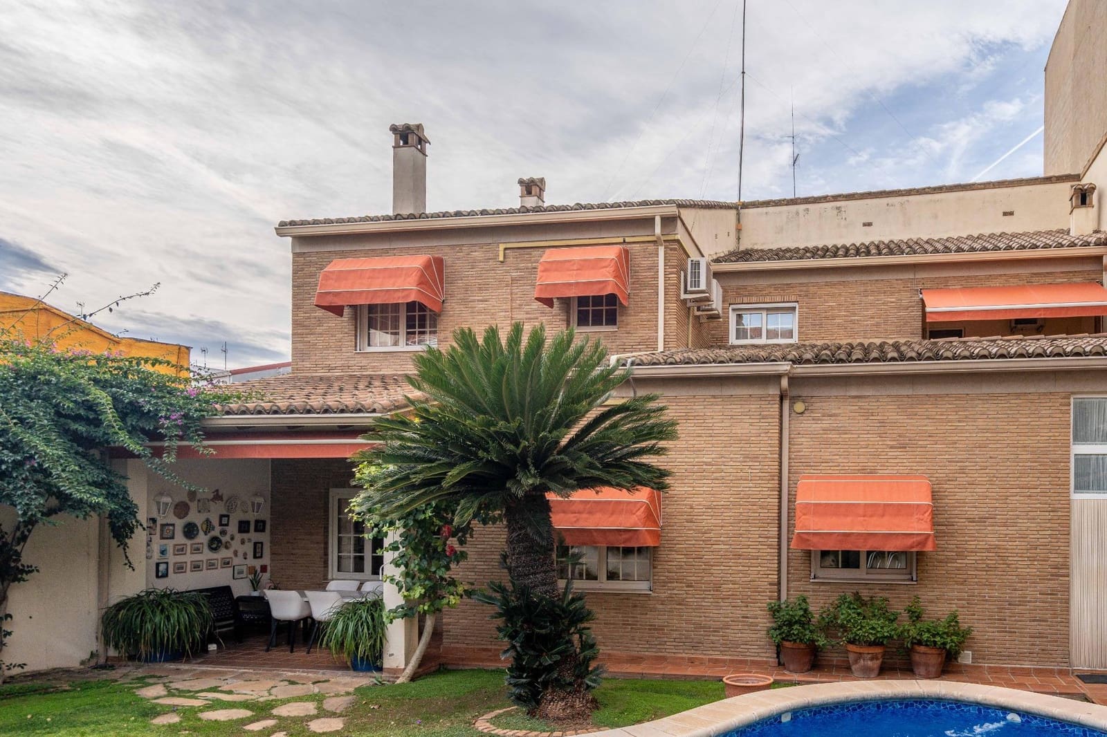 5 soveværelse Villa til salg i Canals med swimmingpool garage - € 699.000 (Ref: 9437574)