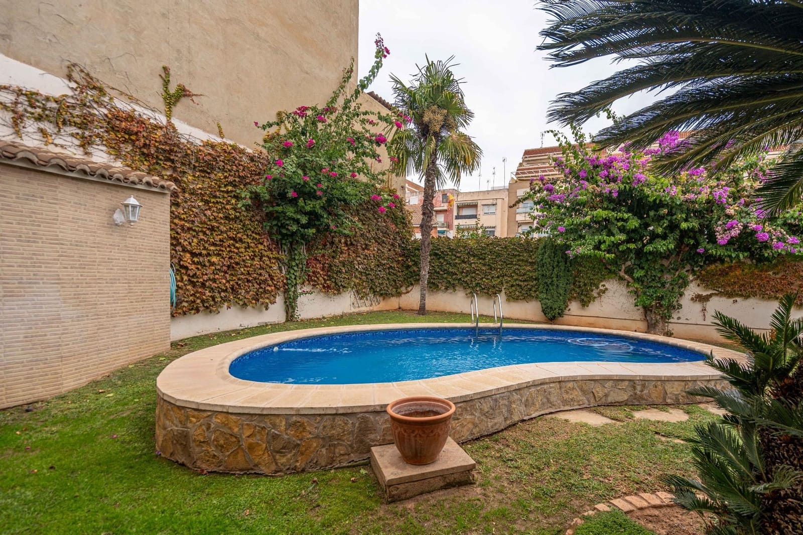 5 soveværelse Villa til salg i Canals med swimmingpool garage - € 699.000 (Ref: 9437574)