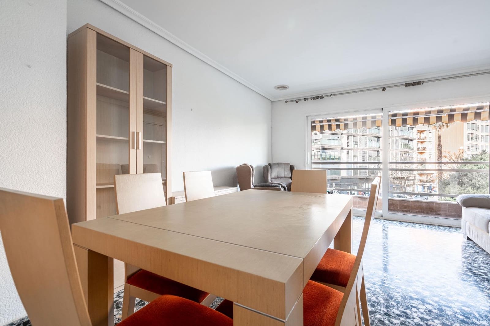 5 soveværelse Lejlighed til salg i Valencia by med garage - € 390.000 (Ref: 9456479)