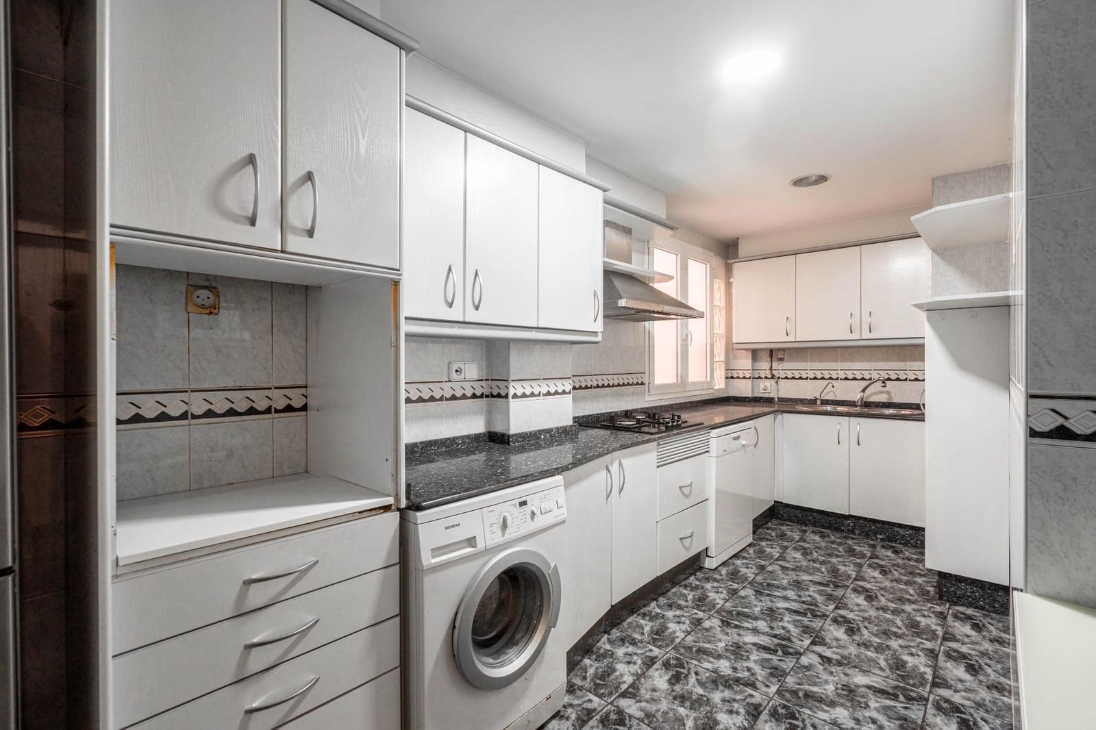 5 soveværelse Lejlighed til salg i Valencia by med garage - € 390.000 (Ref: 9456479)