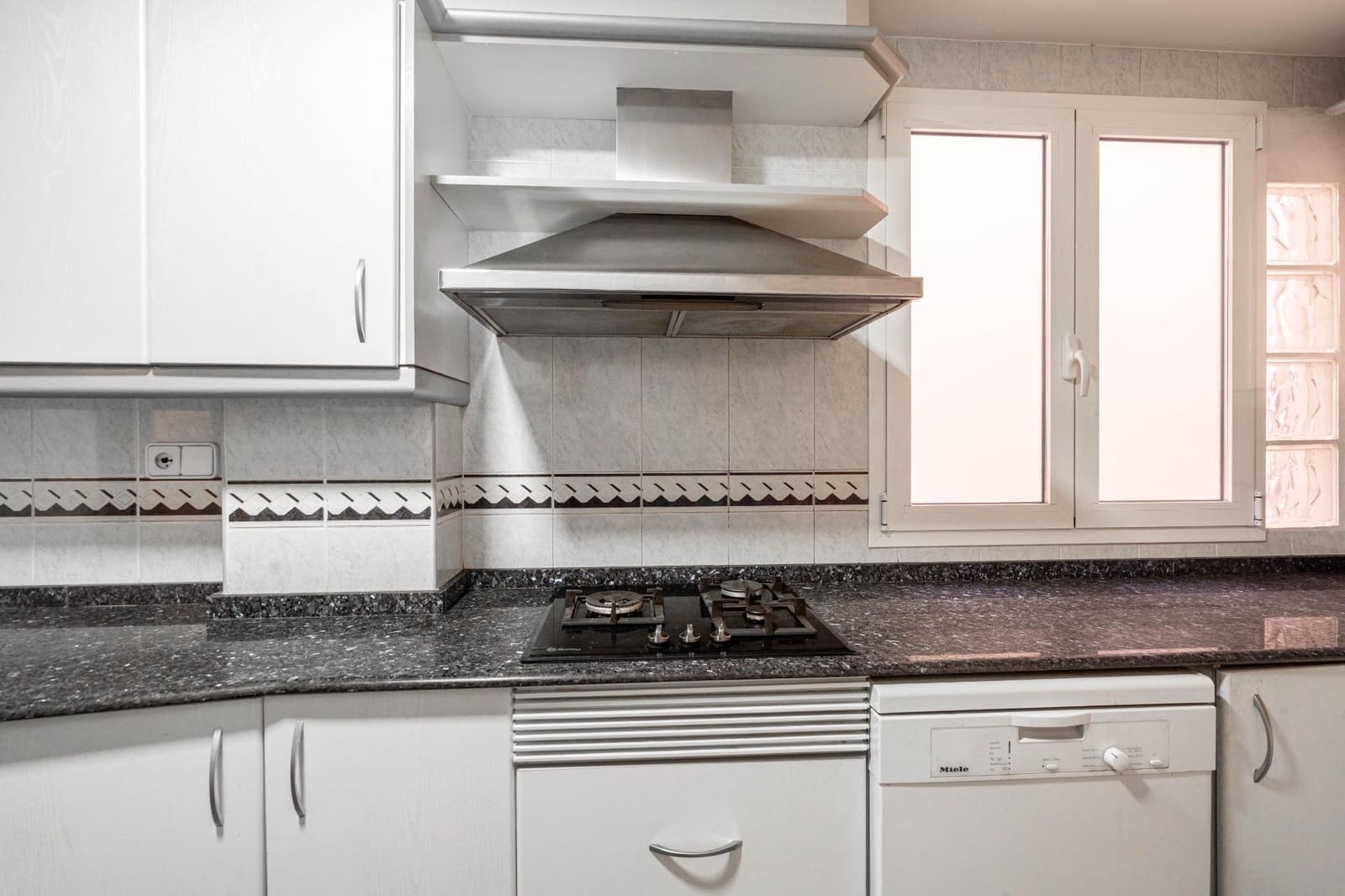 5 soveværelse Lejlighed til salg i Valencia by med garage - € 390.000 (Ref: 9456479)