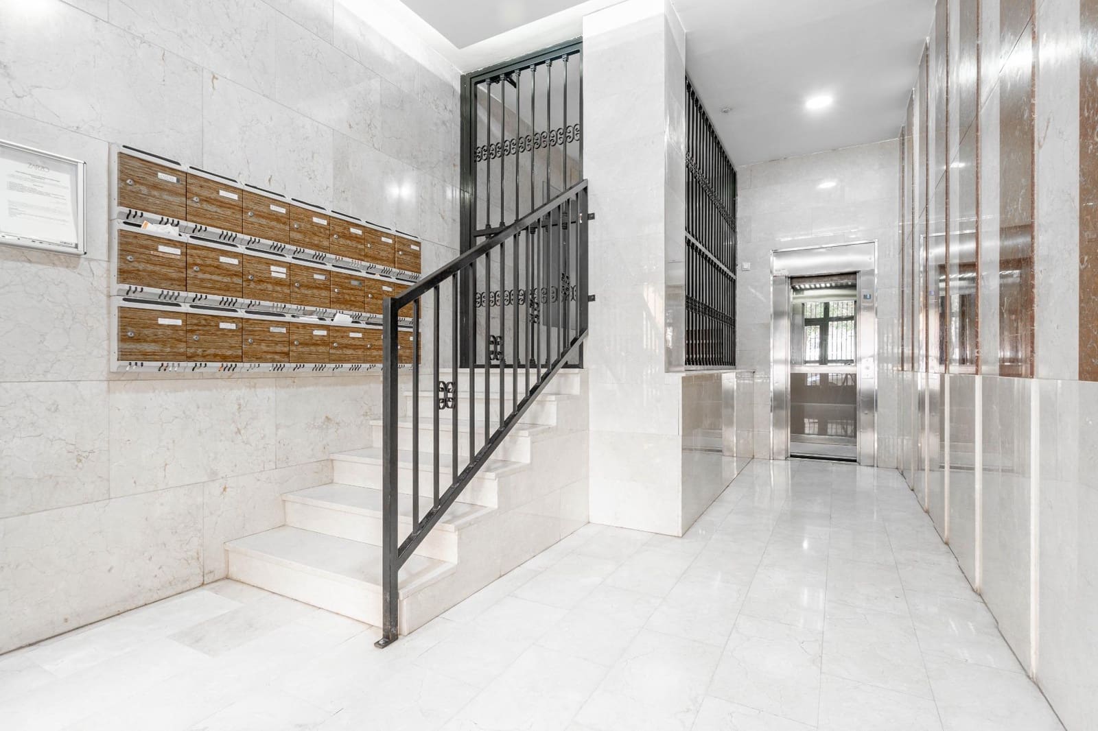 5 soveværelse Lejlighed til salg i Valencia by med garage - € 390.000 (Ref: 9456479)