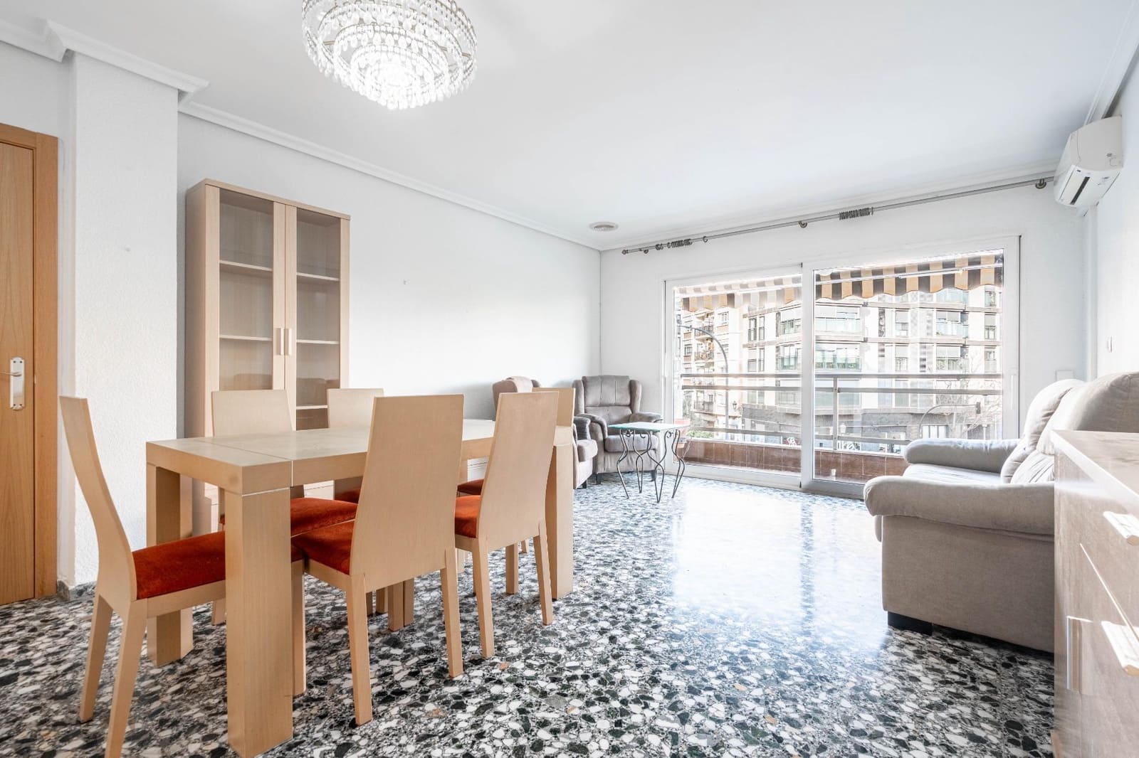 5 soveværelse Lejlighed til salg i Valencia by med garage - € 390.000 (Ref: 9456479)