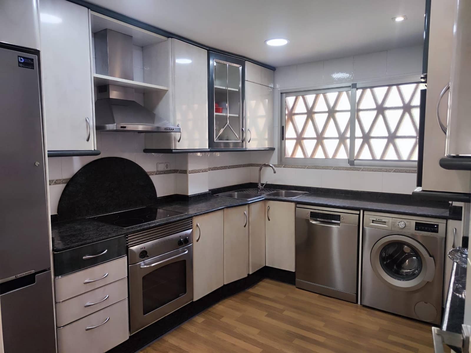 3 Zimmer Wohnung zu vermieten in Valencia Stadt mit Garage - 1.350 € (Ref: 9476231)