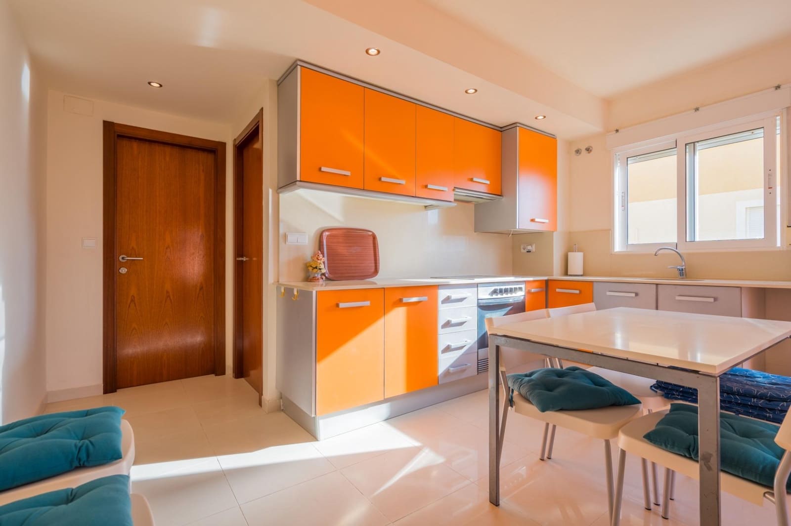 3 soveværelse Semi-Rækkehus til salg i Oliva med swimmingpool - € 220.000 (Ref: 9513560)