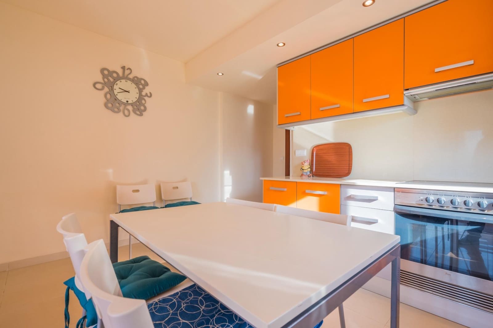 3 soveværelse Semi-Rækkehus til salg i Oliva med swimmingpool - € 220.000 (Ref: 9513560)