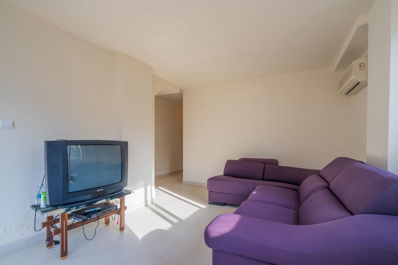 3 soveværelse Semi-Rækkehus til salg i Oliva med swimmingpool - € 220.000 (Ref: 9513560)