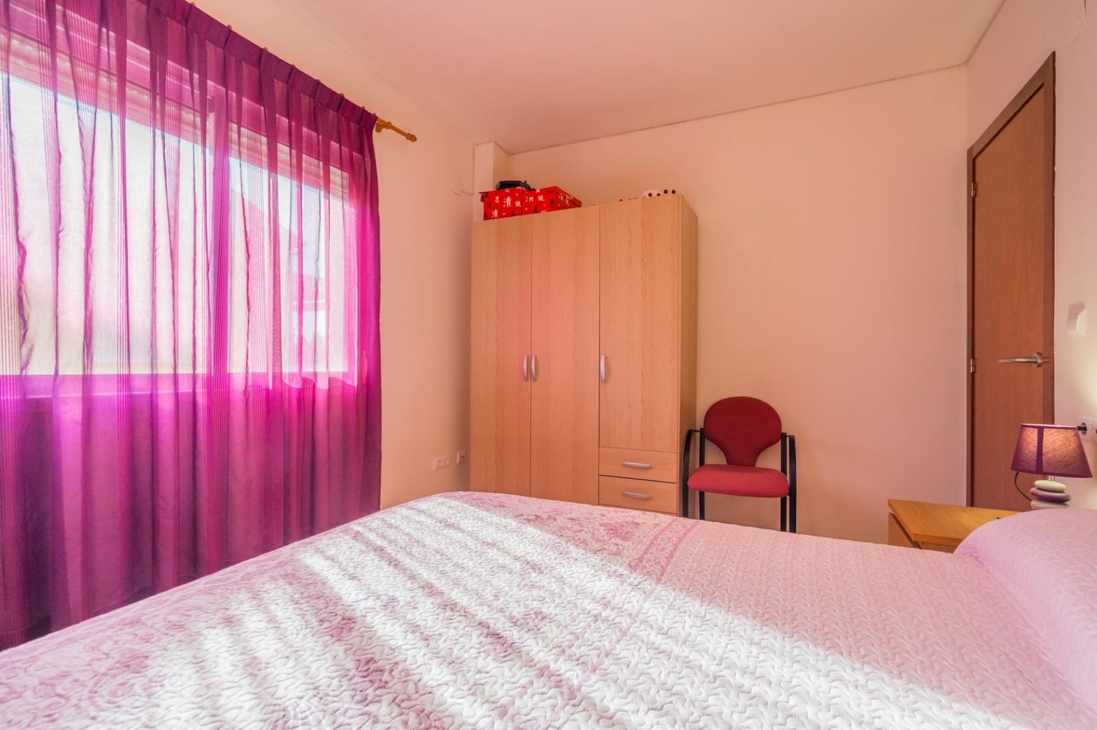 3 soveværelse Semi-Rækkehus til salg i Oliva med swimmingpool - € 220.000 (Ref: 9513560)