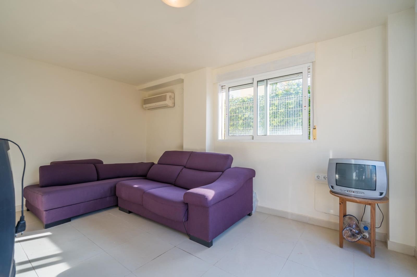 3 soveværelse Semi-Rækkehus til salg i Oliva med swimmingpool - € 220.000 (Ref: 9513560)