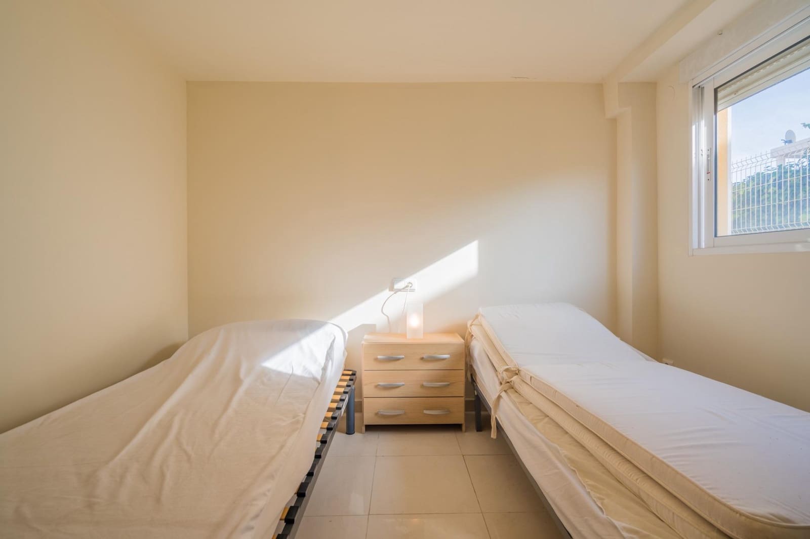 3 soveværelse Semi-Rækkehus til salg i Oliva med swimmingpool - € 220.000 (Ref: 9513560)