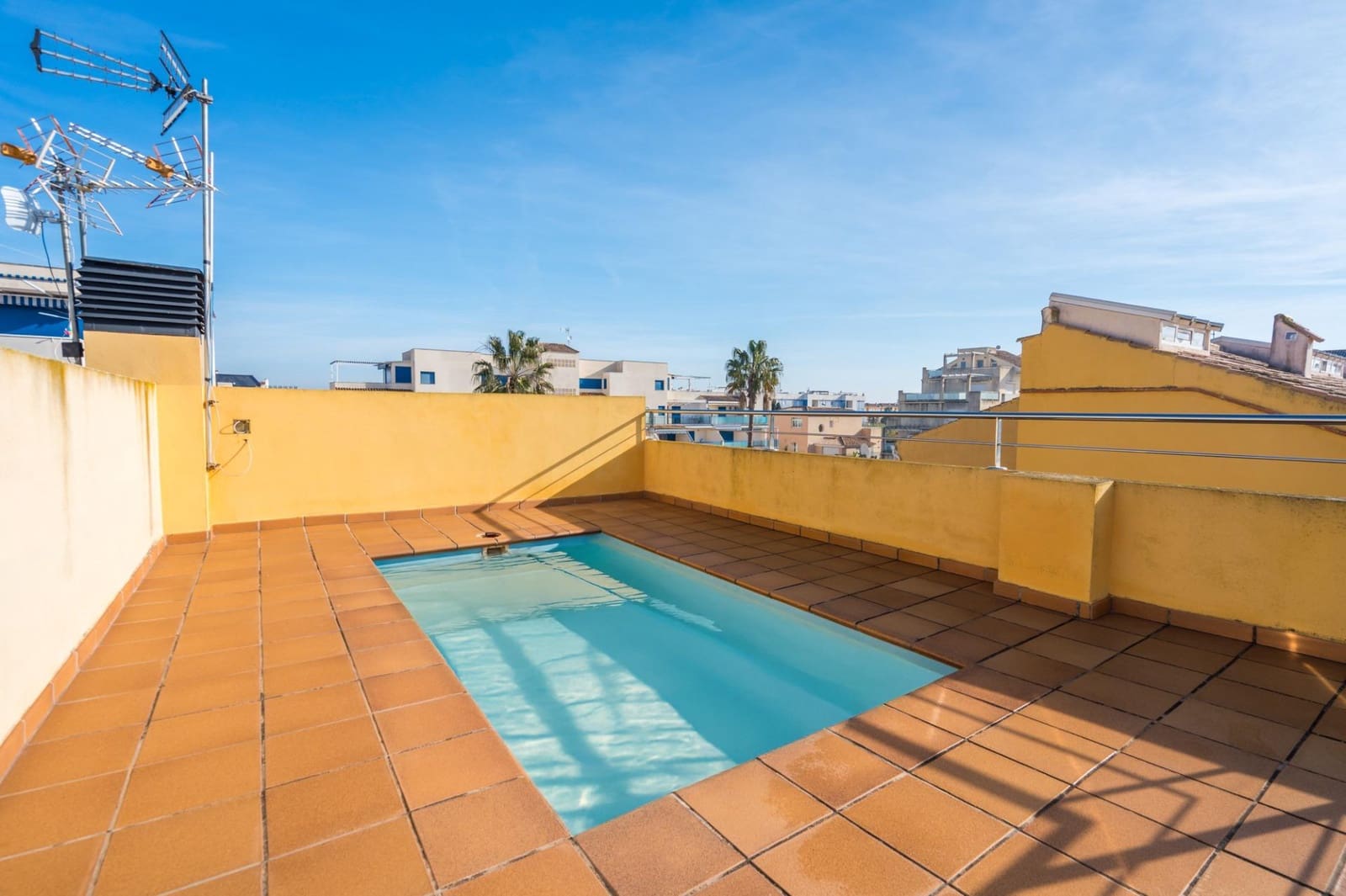 3 soveværelse Semi-Rækkehus til salg i Oliva med swimmingpool - € 220.000 (Ref: 9513560)