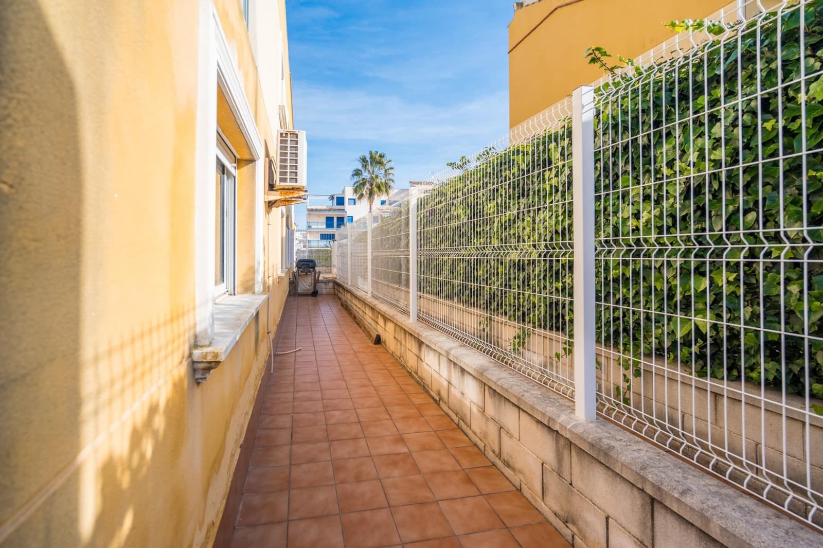 3 soveværelse Semi-Rækkehus til salg i Oliva med swimmingpool - € 220.000 (Ref: 9513560)