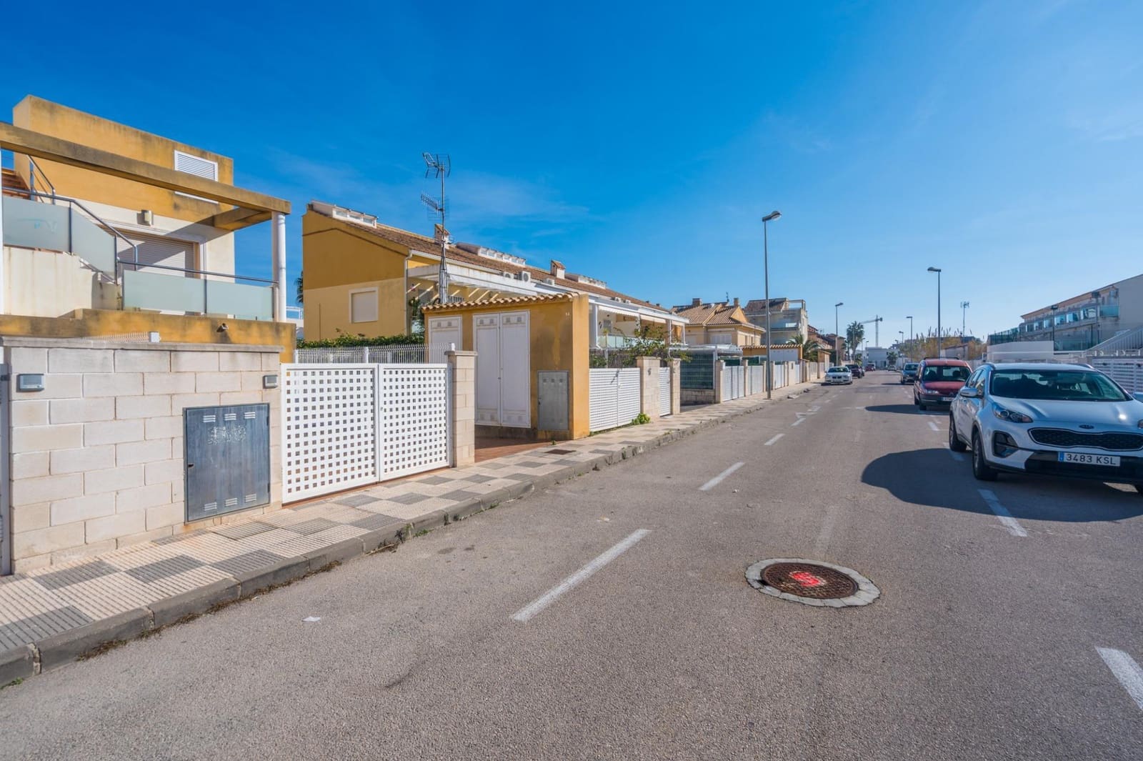 3 soveværelse Semi-Rækkehus til salg i Oliva med swimmingpool - € 220.000 (Ref: 9513560)