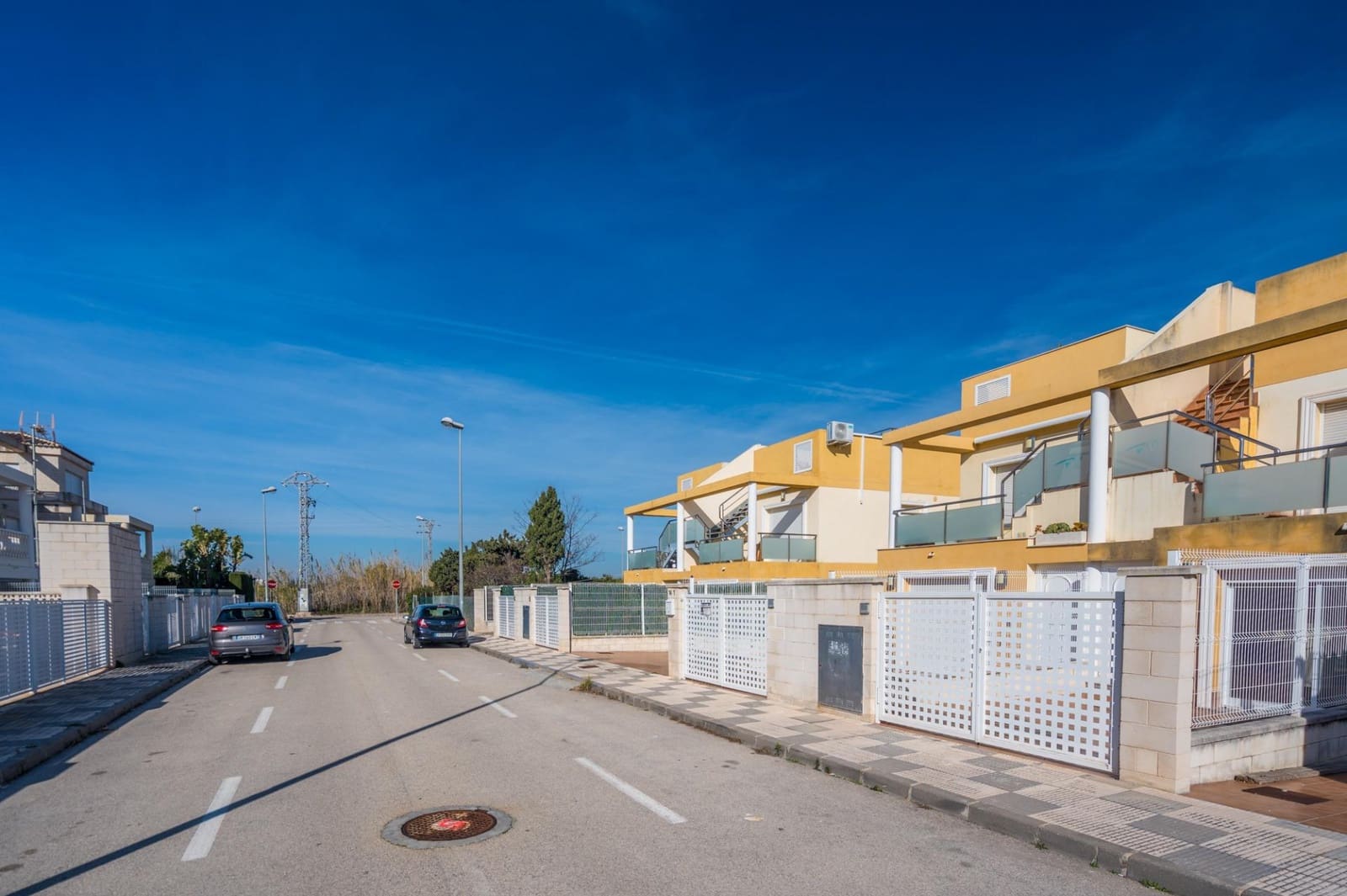 3 soveværelse Semi-Rækkehus til salg i Oliva med swimmingpool - € 220.000 (Ref: 9513560)