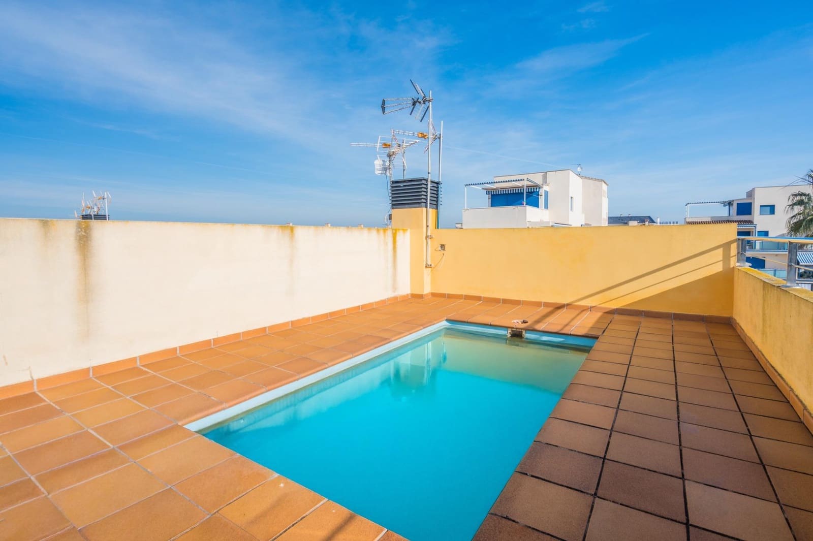 3 soveværelse Semi-Rækkehus til salg i Oliva med swimmingpool - € 220.000 (Ref: 9513560)