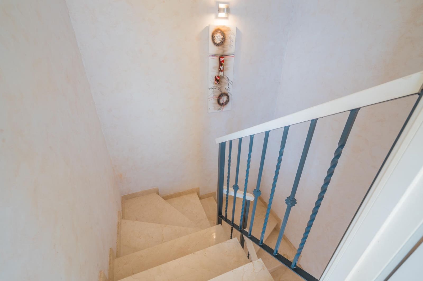 6 bedroom Villa for sale in Moncada with pool - € 420,000 (Ref: 9536306)