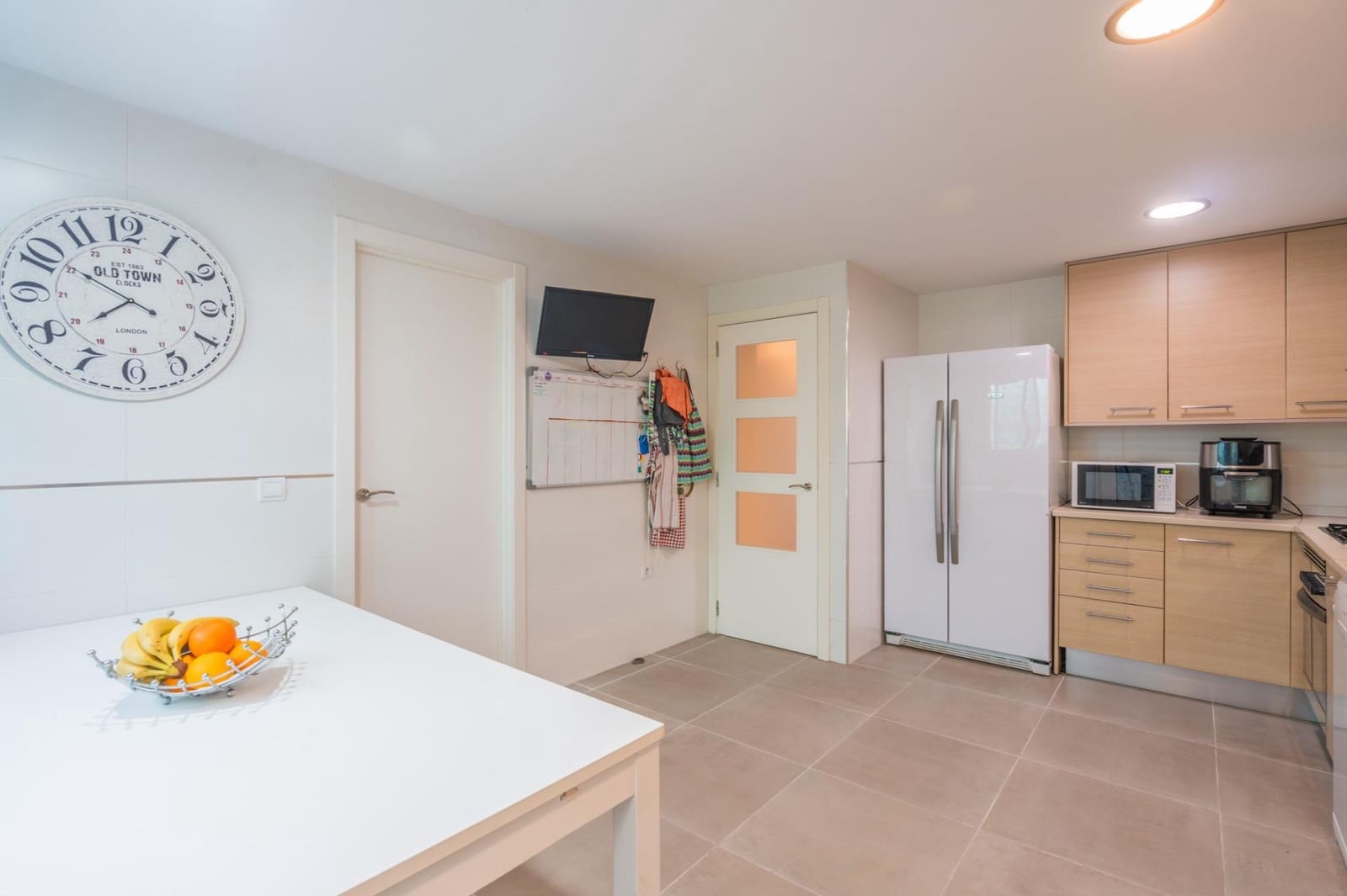 6 bedroom Villa for sale in Moncada with pool - € 420,000 (Ref: 9536306)