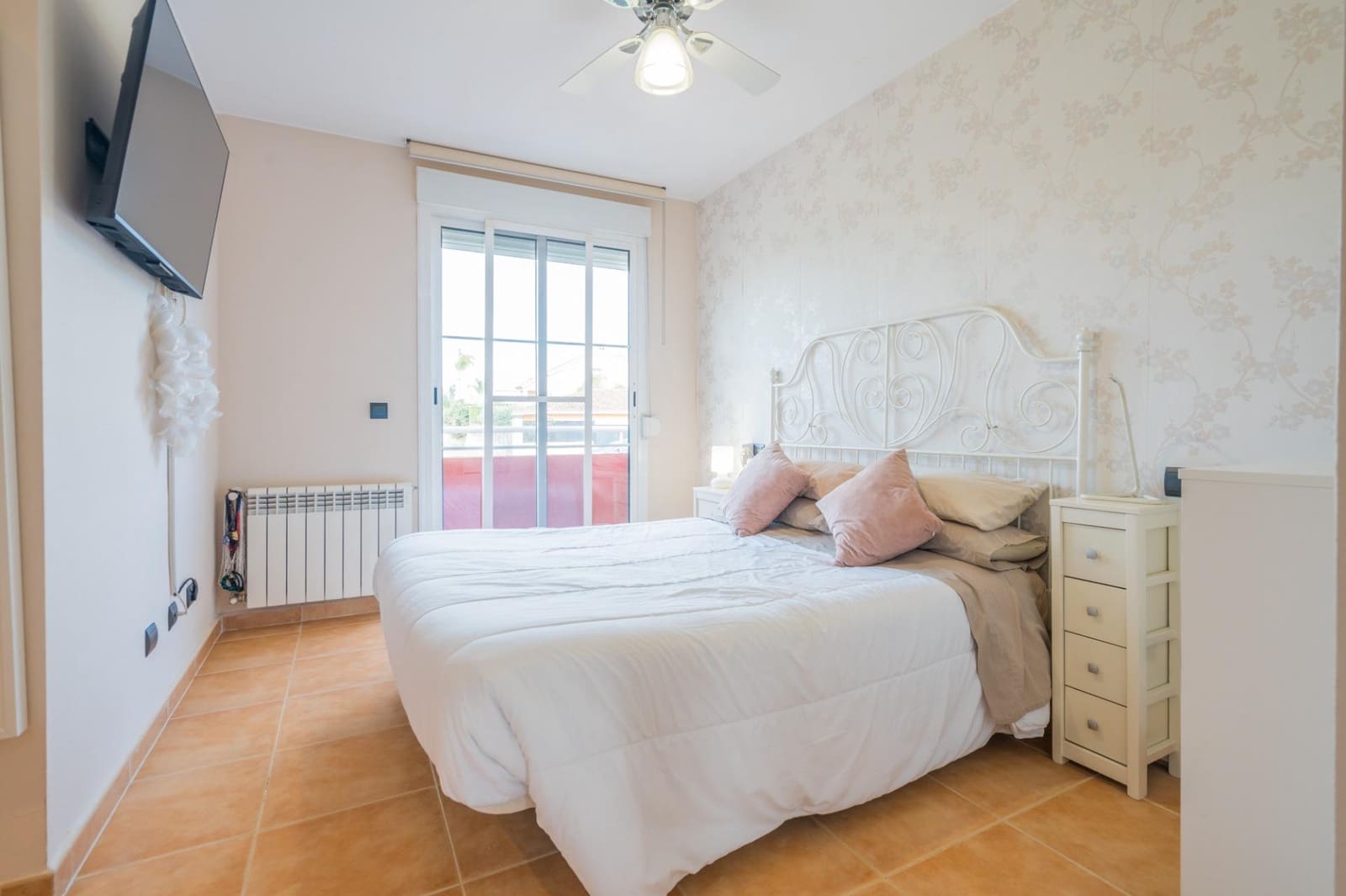 6 bedroom Villa for sale in Moncada with pool - € 420,000 (Ref: 9536306)