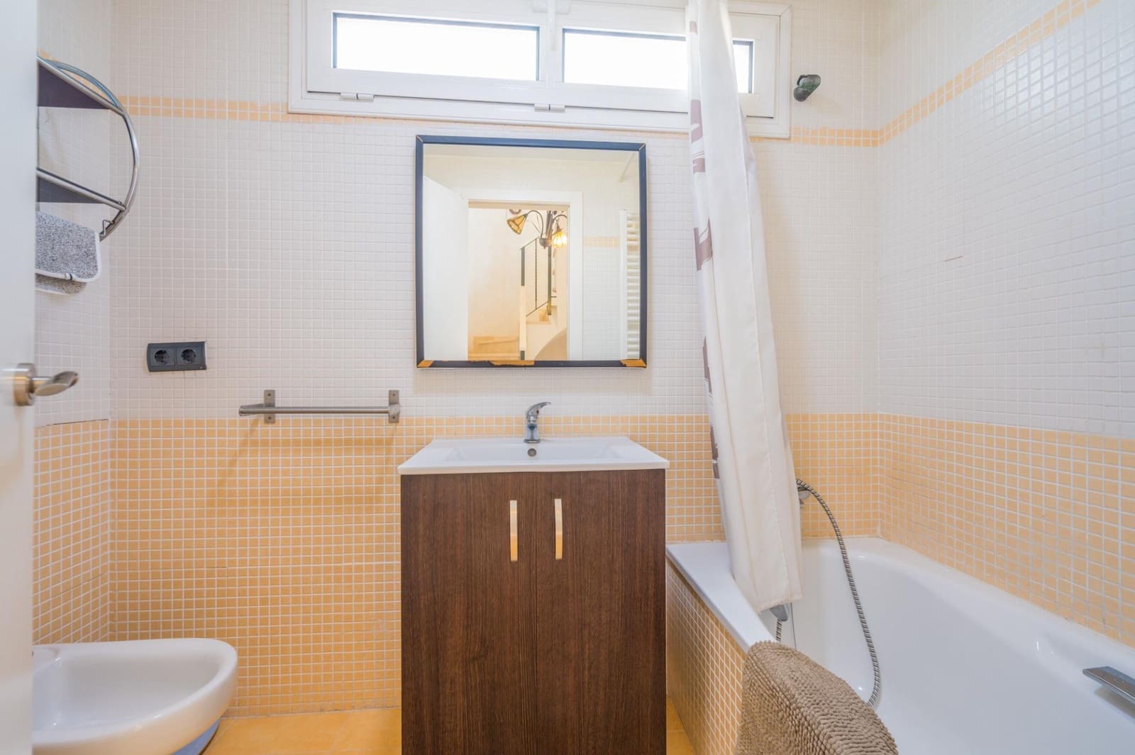 6 bedroom Villa for sale in Moncada with pool - € 420,000 (Ref: 9536306)