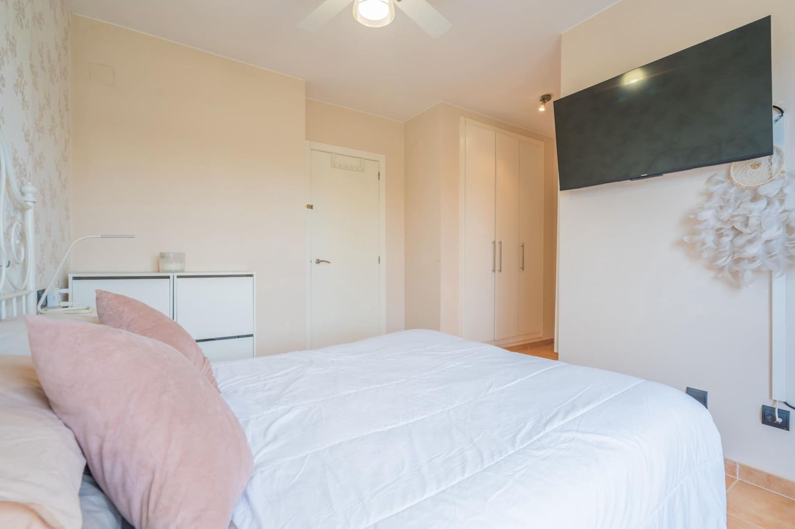 6 bedroom Villa for sale in Moncada with pool - € 420,000 (Ref: 9536306)