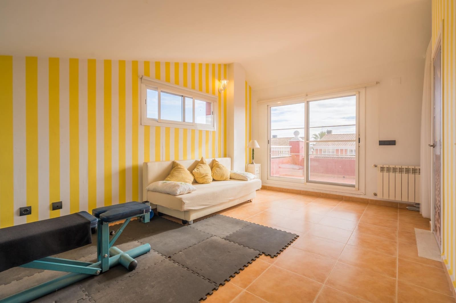 6 bedroom Villa for sale in Moncada with pool - € 420,000 (Ref: 9536306)