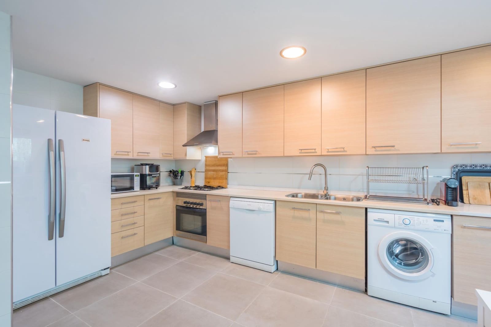 6 bedroom Villa for sale in Moncada with pool - € 420,000 (Ref: 9536306)