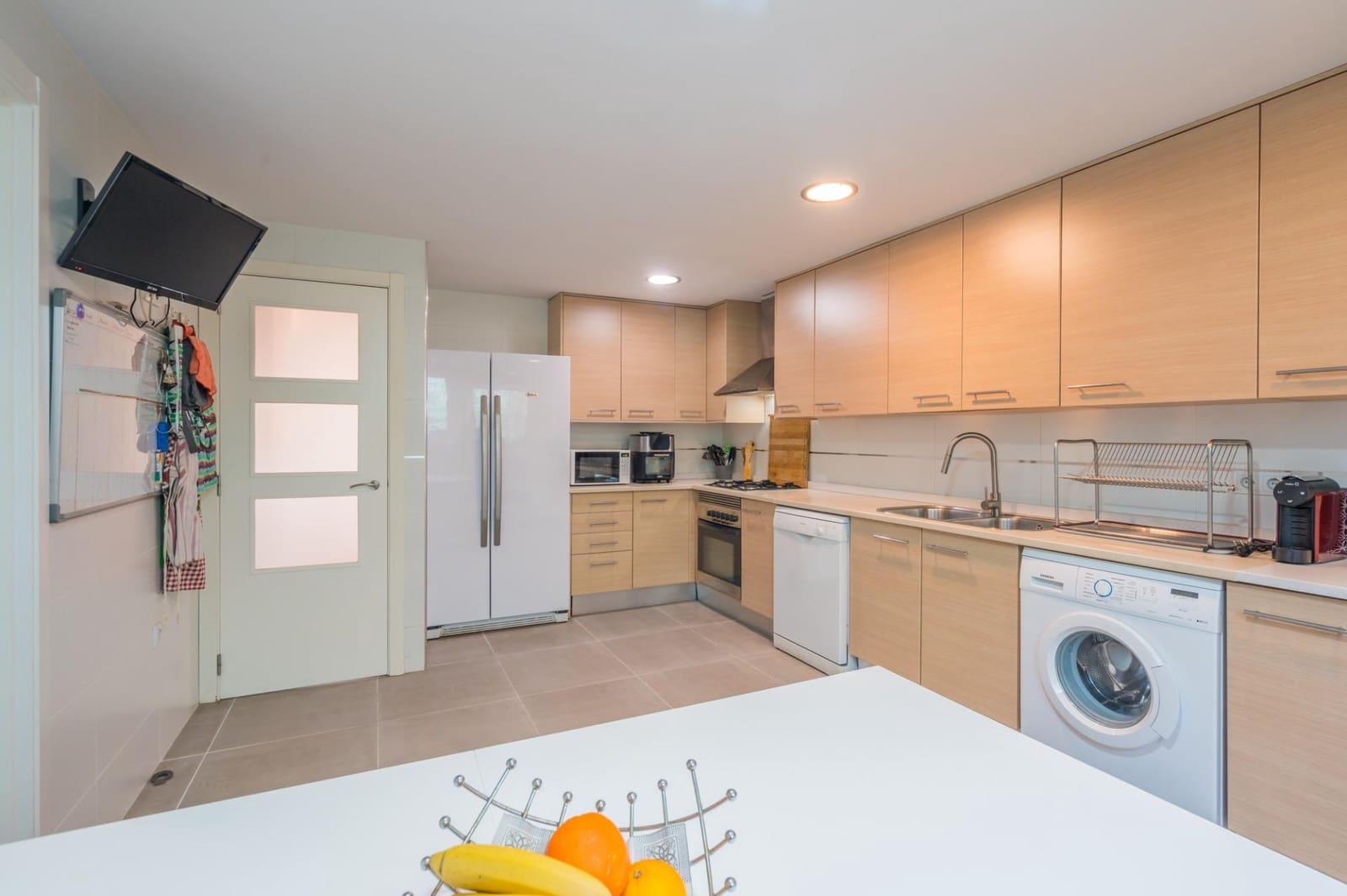 6 bedroom Villa for sale in Moncada with pool - € 420,000 (Ref: 9536306)