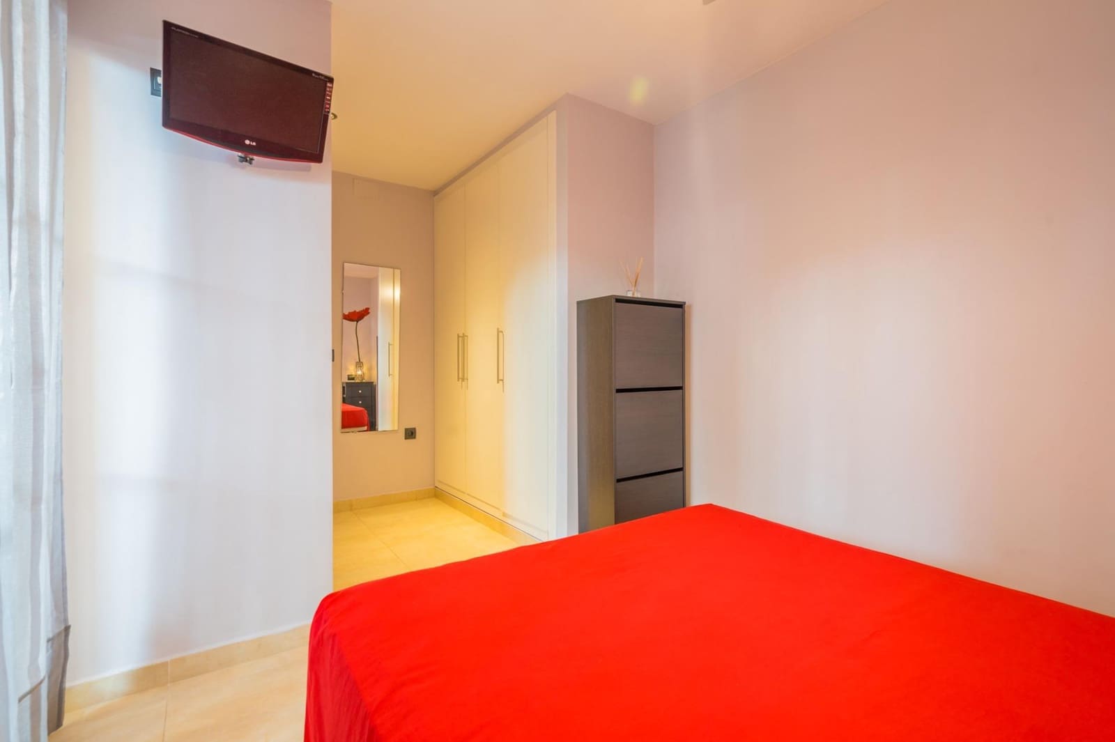 6 bedroom Villa for sale in Moncada with pool - € 420,000 (Ref: 9536306)