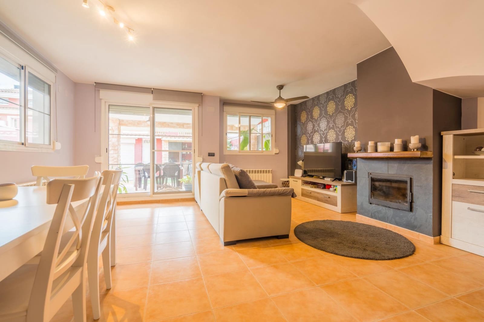 6 bedroom Villa for sale in Moncada with pool - € 420,000 (Ref: 9536306)