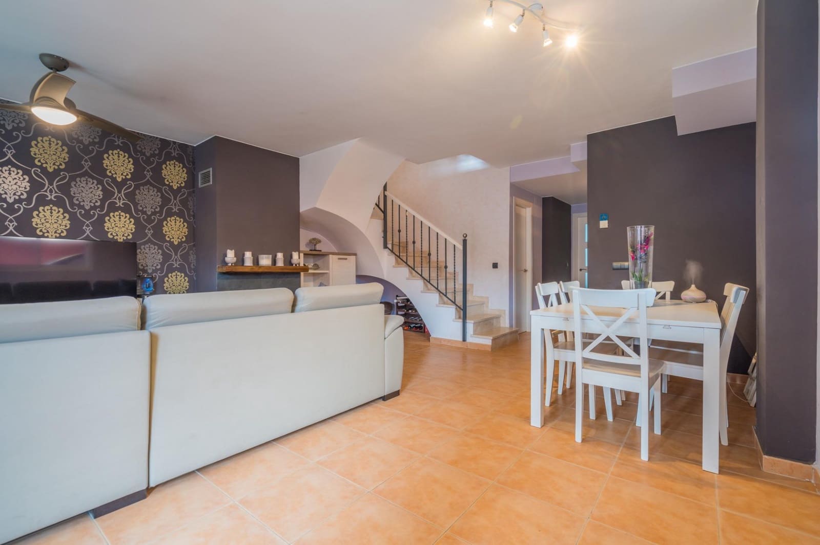 6 bedroom Villa for sale in Moncada with pool - € 420,000 (Ref: 9536306)