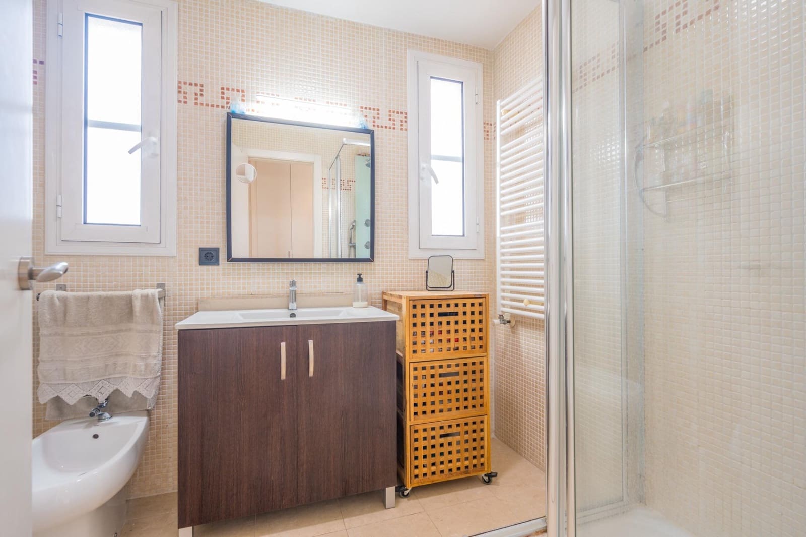 6 bedroom Villa for sale in Moncada with pool - € 420,000 (Ref: 9536306)