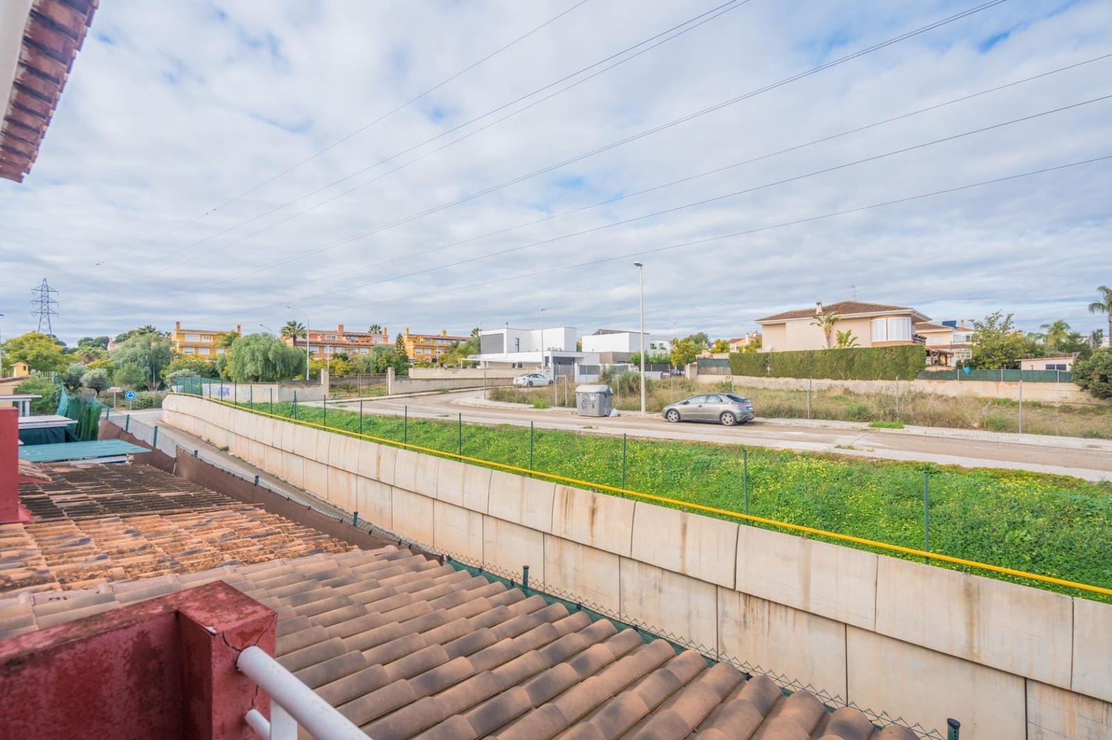 6 bedroom Villa for sale in Moncada with pool - € 420,000 (Ref: 9536306)