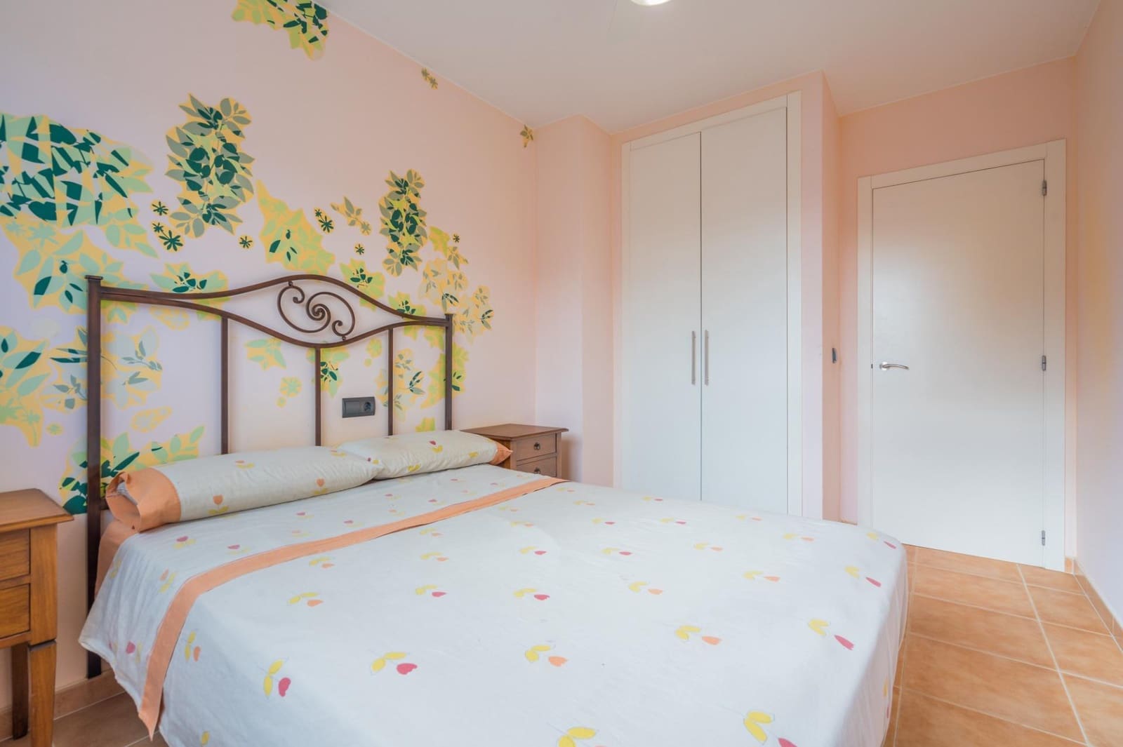 6 bedroom Villa for sale in Moncada with pool - € 420,000 (Ref: 9536306)