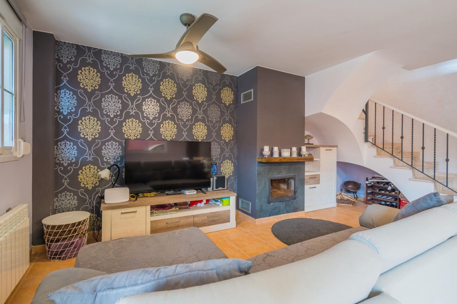 6 bedroom Villa for sale in Moncada with pool - € 420,000 (Ref: 9536306)