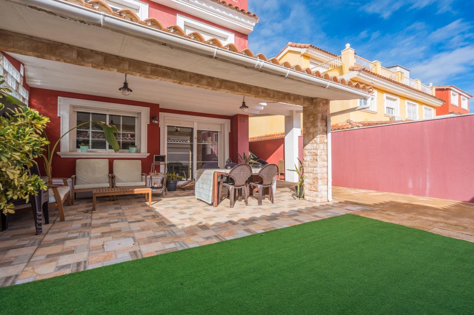 6 bedroom Villa for sale in Moncada with pool - € 420,000 (Ref: 9536306)